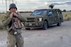 «Иван, иди пей водка!» Боец ВСУ в каске СС издевался над пенсионером в Судже. За его поимку пообещали миллионы рублей